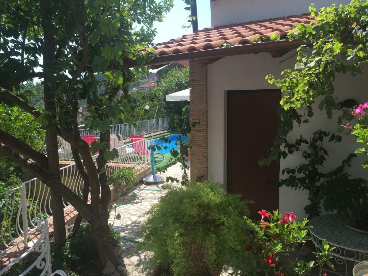 Villa Asia Holiday Home Sant'Agata sui due Golfi Luaran gambar
